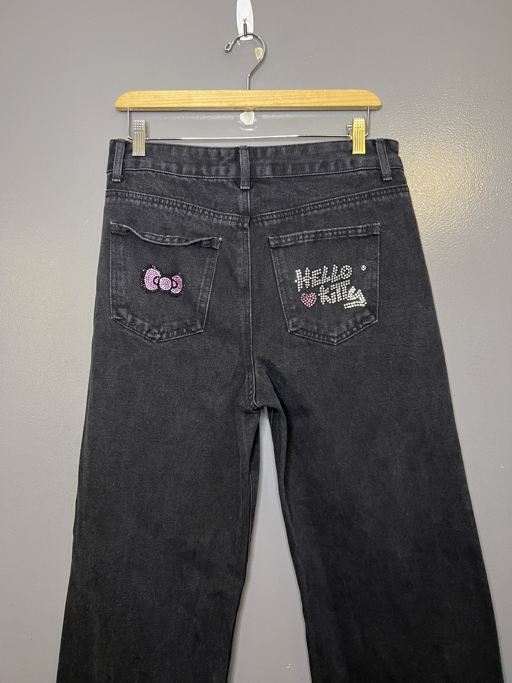 Forever 21 x Hello Kitty Jeans Womens 29 Black Straight Relaxed Rhinestone Denim